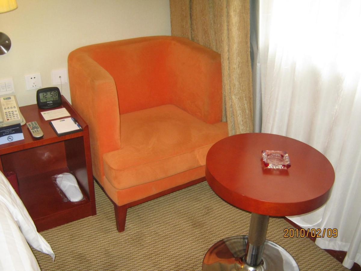 Holiday Inn Express Tianjin Dongli, An Ihg Hotel Экстерьер фото